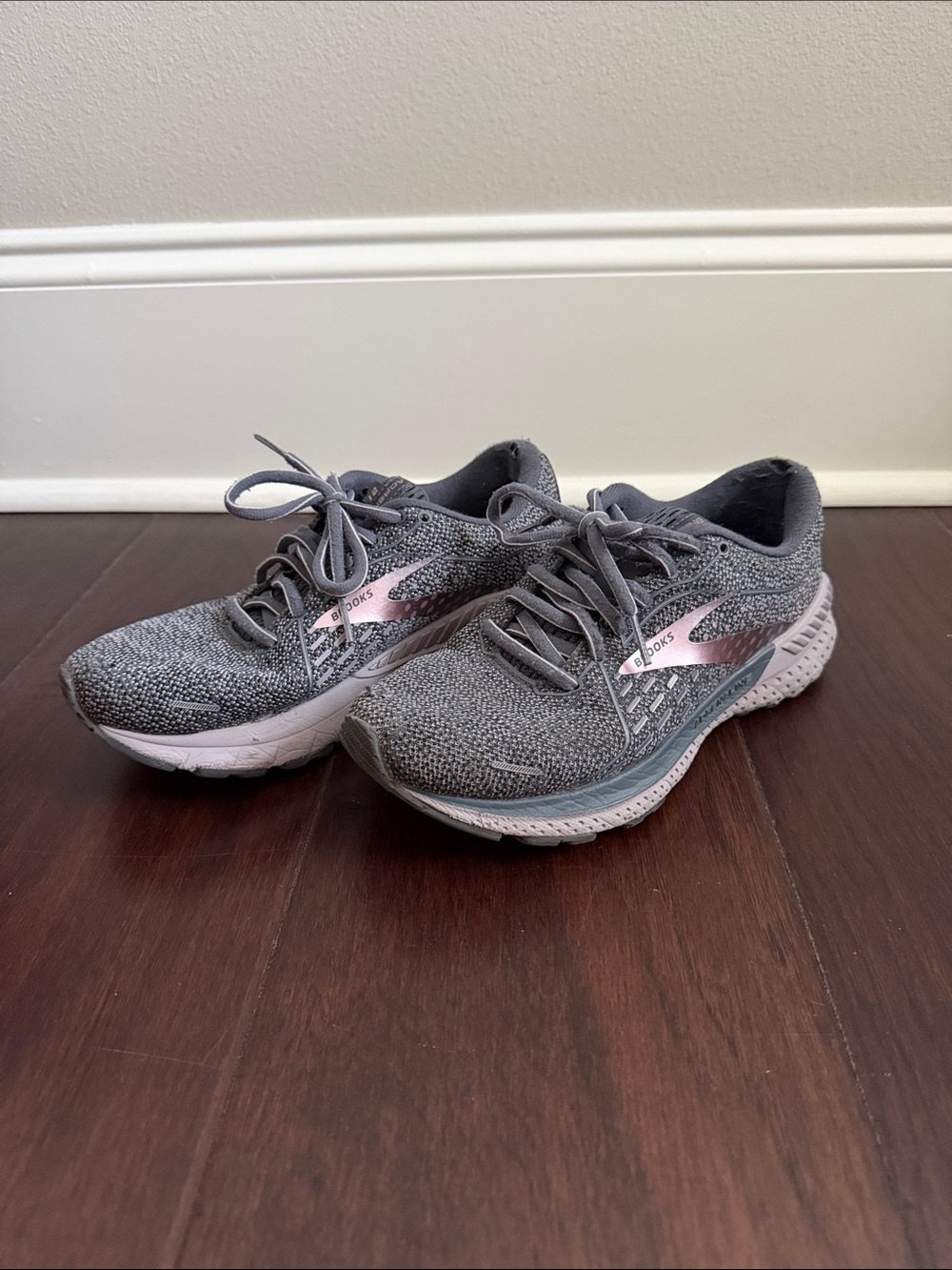 Brooks Gray Knit Women's Running Sneakers with Light Pink Logo